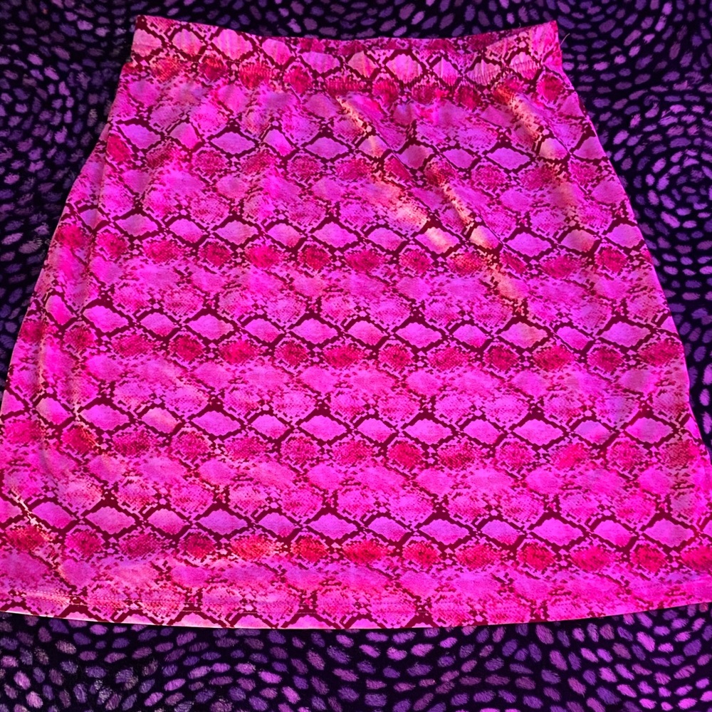 pink snake print shirt and skirt matching set - Picture 3 of 4